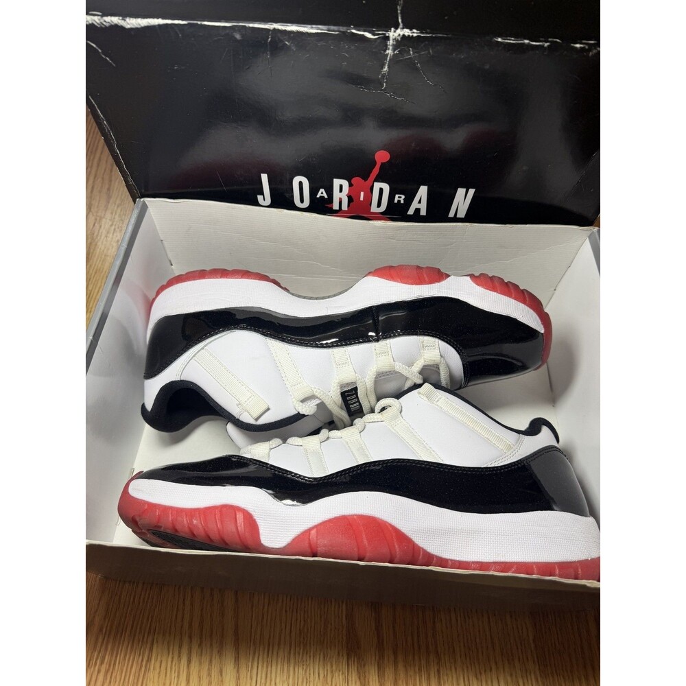 Nike Air Jordan 11 Retro Low Concord Bred Mens Size 12 AV2187-160 Box
